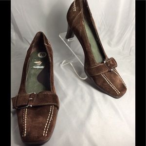 Aerosols brown suede comfort heels