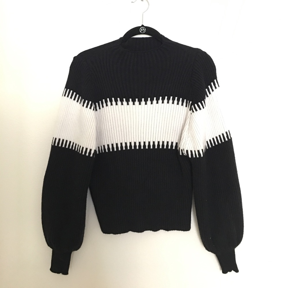 Bell-sleeved sweater