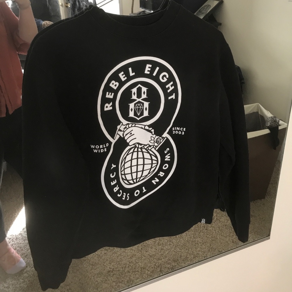 Black Rebel8 crew neck