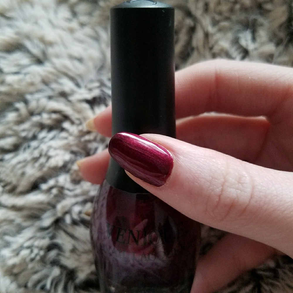 Nail polish in shade Vixen Pump