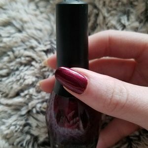 Nail polish in shade Vixen Pump