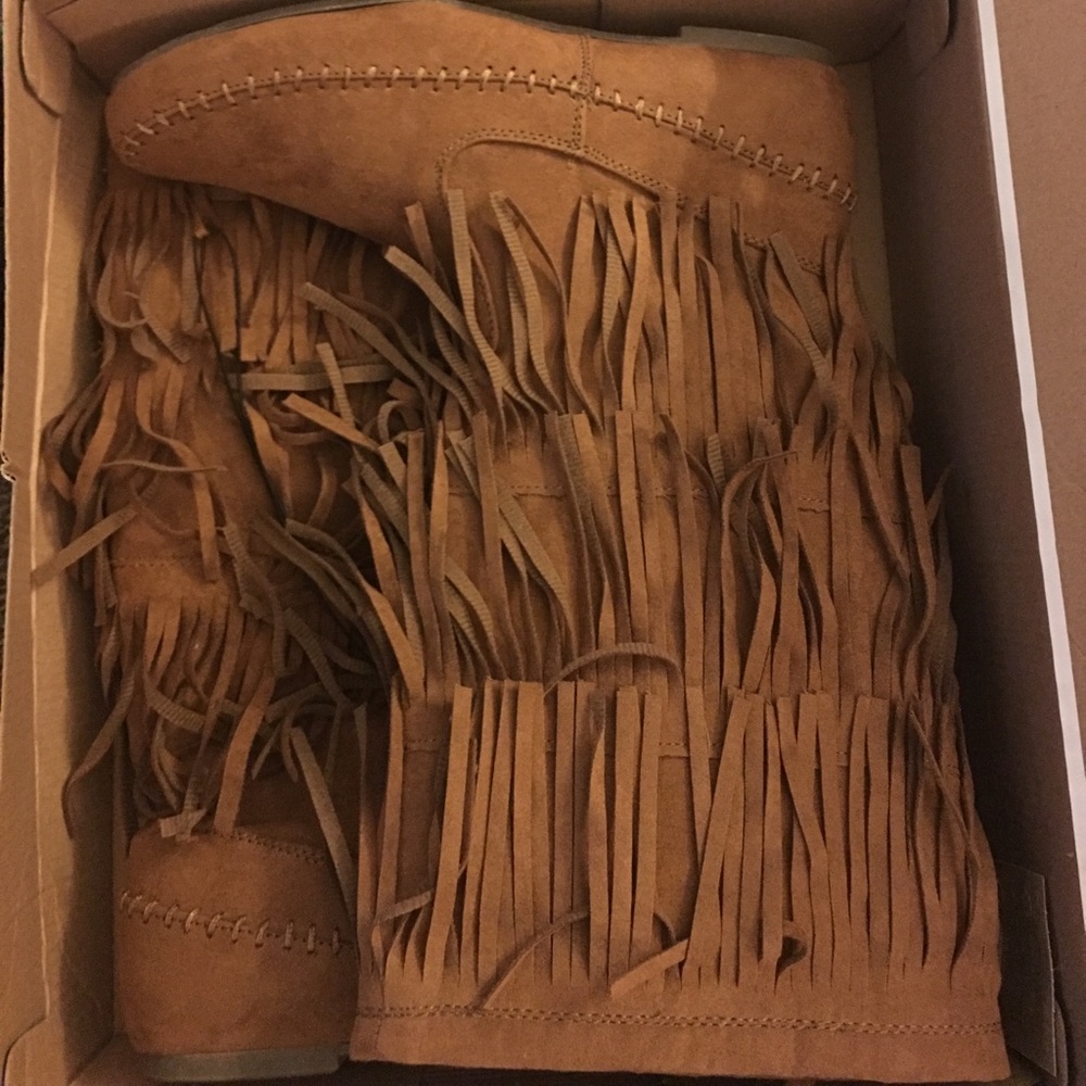 Fringe boots
