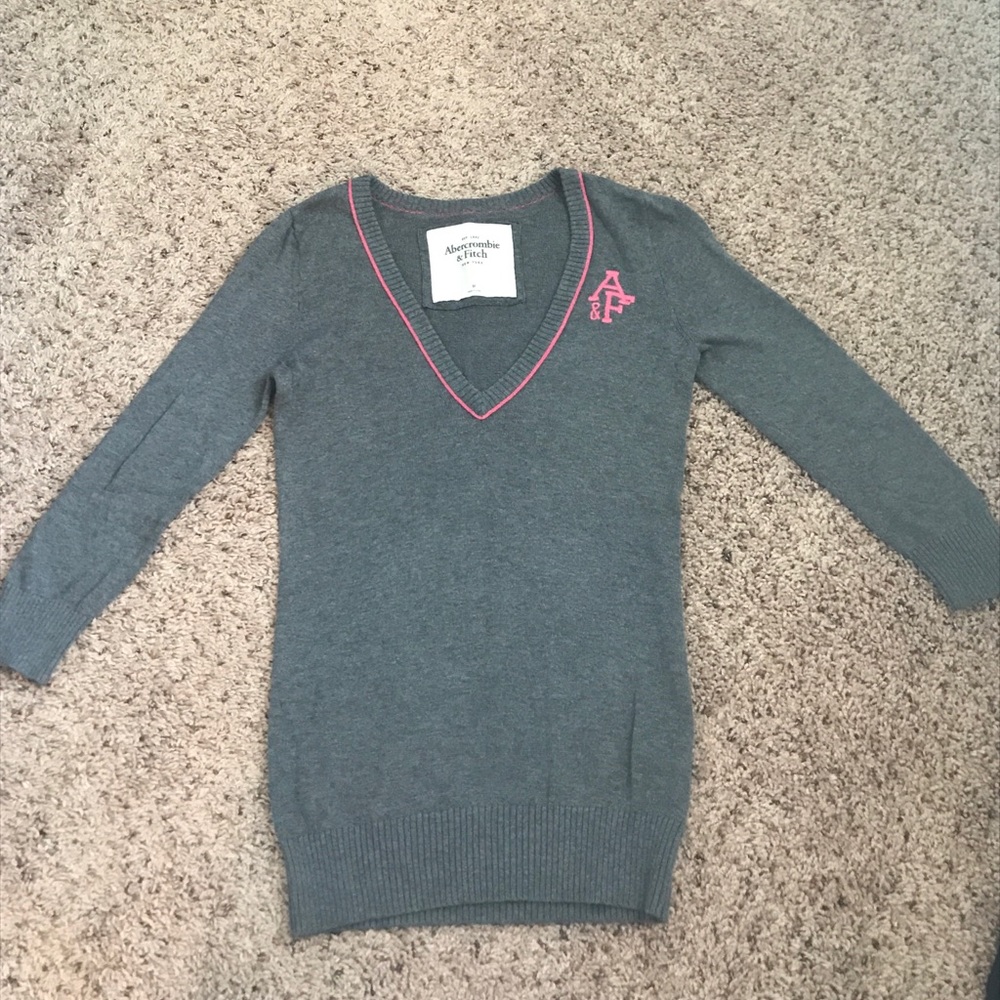 Gray A&F sweater 🙆🏻