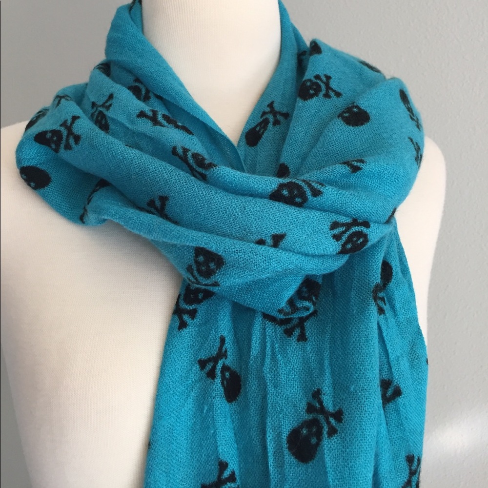 🔴3/$15 SALE Aqua scarf with skulls and crossbones