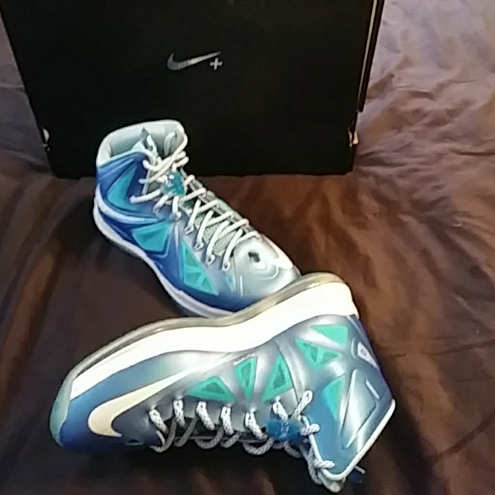 Basketball shoes
