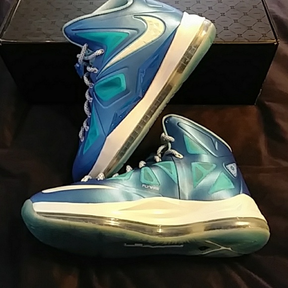 Basketball shoes