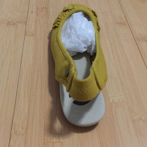 G by GUESS Marigold Flats