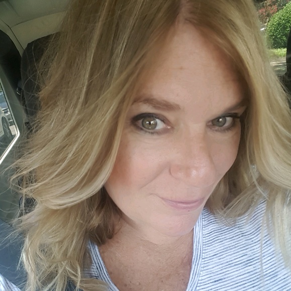 Meet your Posher, Sylvia - Picture 1 of 1