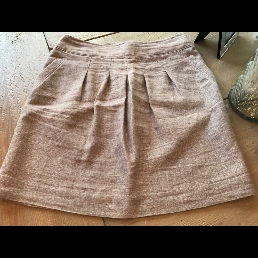 Ann Taylor cute skirt with side pockets