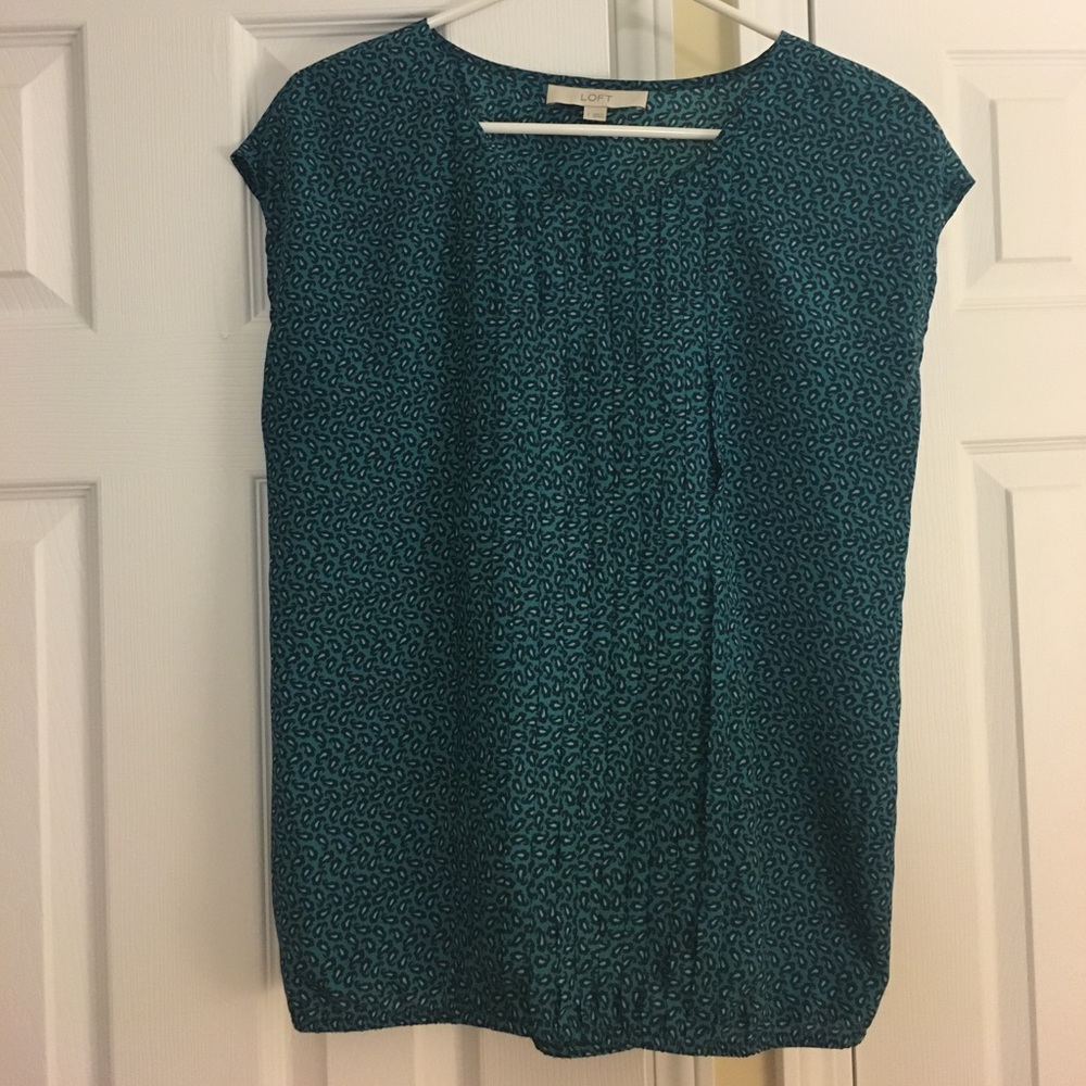 Gorgeous Ann Taylor LOFT paisley printed blouse!