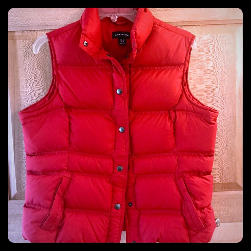 EUC! 💕💕LANDS END RED PUFFER VEST SCREAMS💕