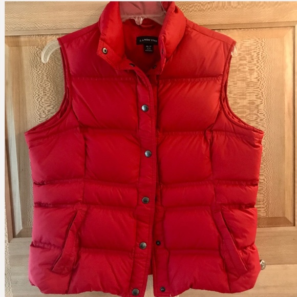 EUC! 💕💕LANDS END RED PUFFER VEST SCREAMS💕 - Picture 6 of 6