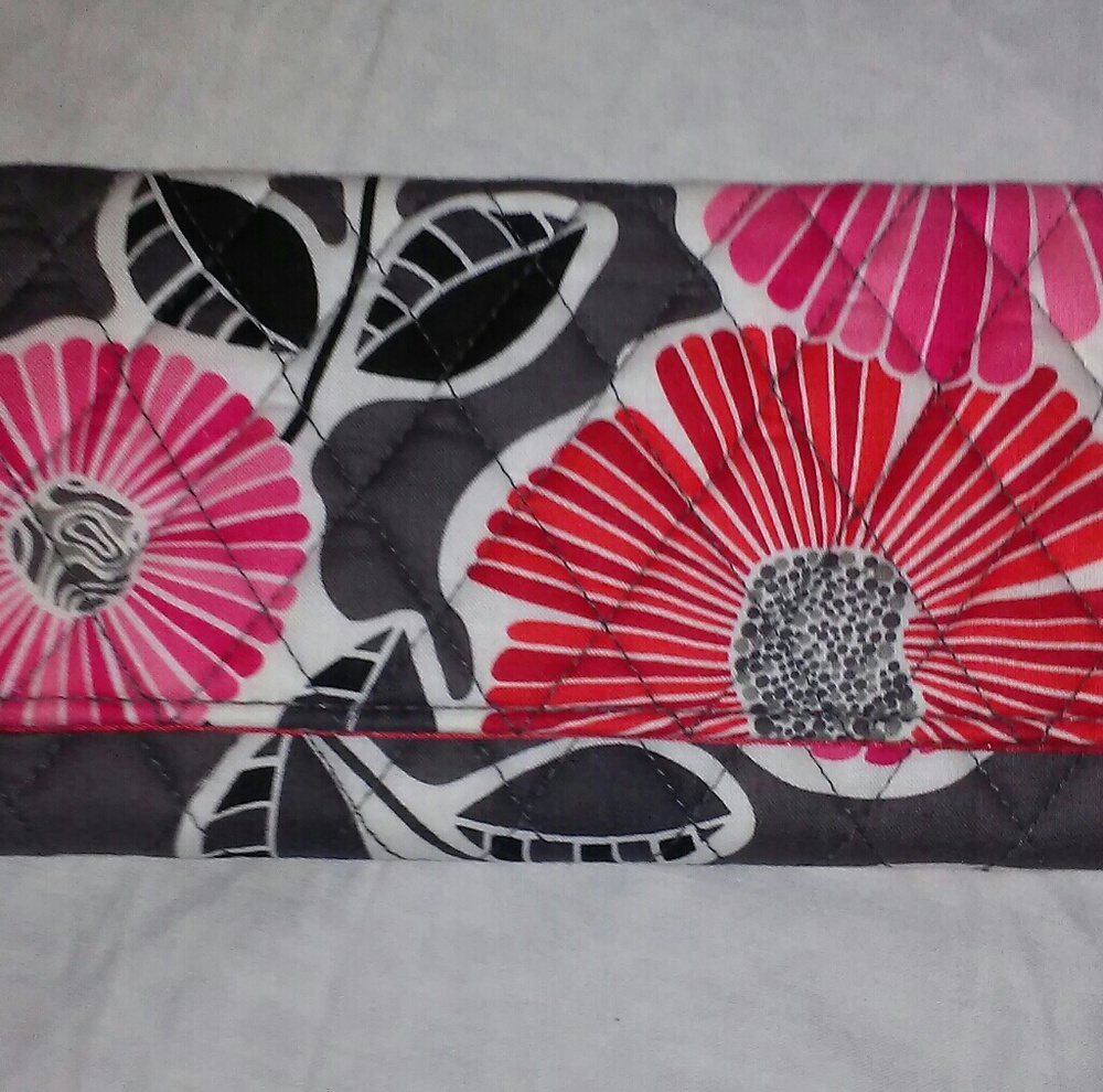NWT Vera Bradley LG Trifold Wallet Cheery Blossoms