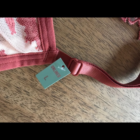 Unlined crocheted bra - Picture 2 of 5