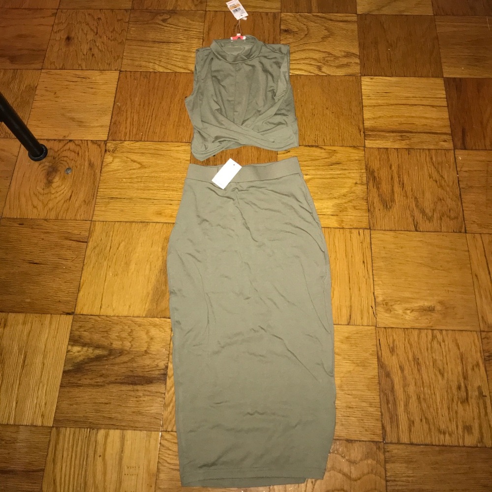 Ankle length tight skirt & crop top