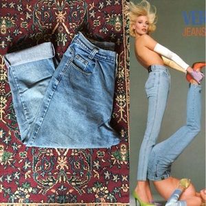 90s High Waisted Light Wash Mom Jeans 90s High Waisted Light Wash Mom Jeans