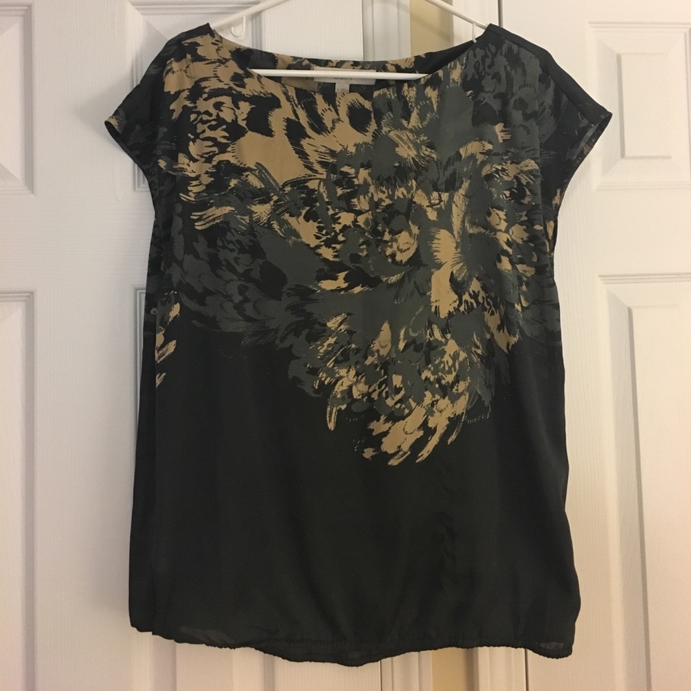 Unique Ann Taylor LOFT printed blouse!
