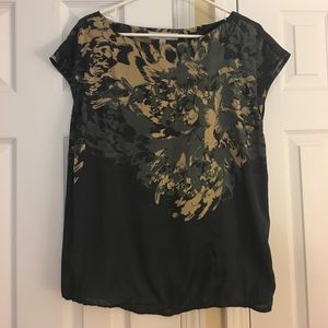 Unique Ann Taylor LOFT printed blouse!