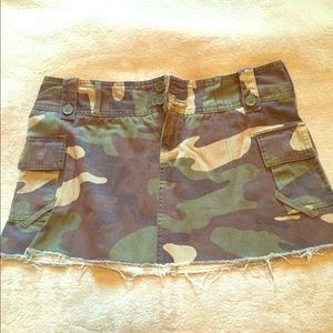 Camouflage mini skirt