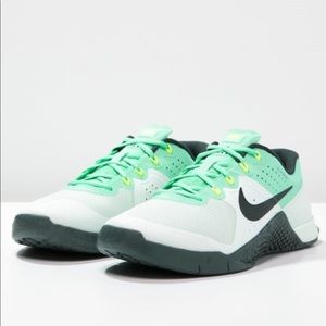 Nike Metcon 2 Green Glow size 8.5