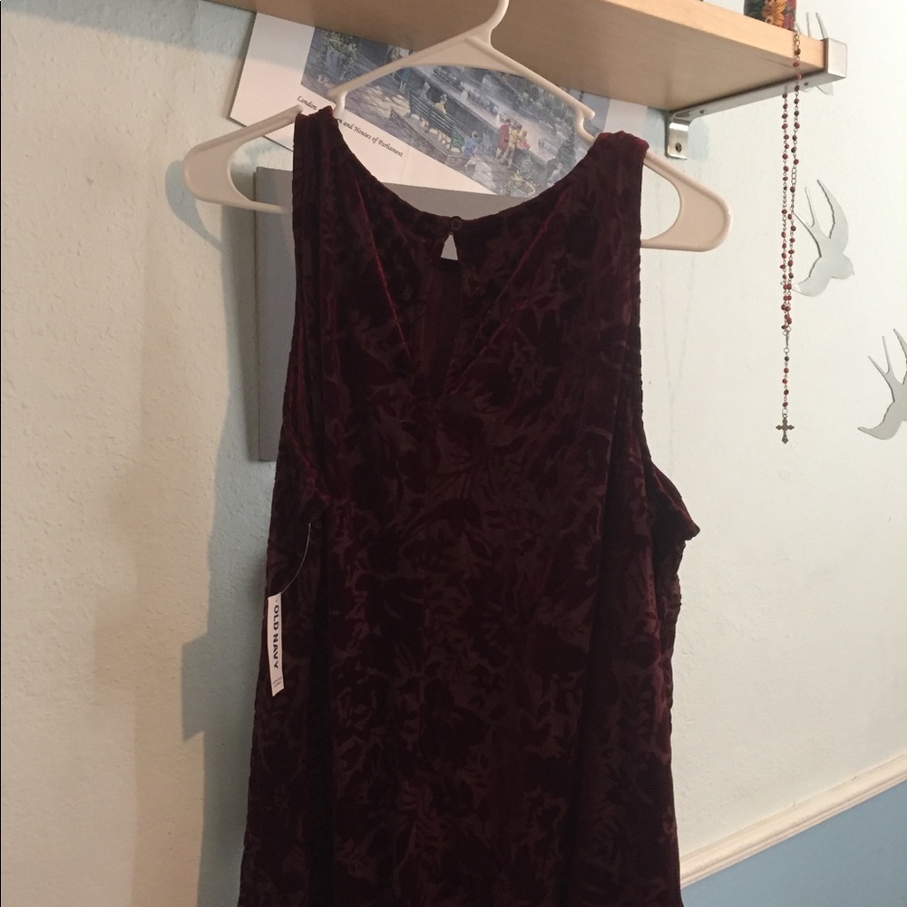 Red and black velvet dresses! For gorg