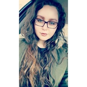 Meet your Posher, Larissie