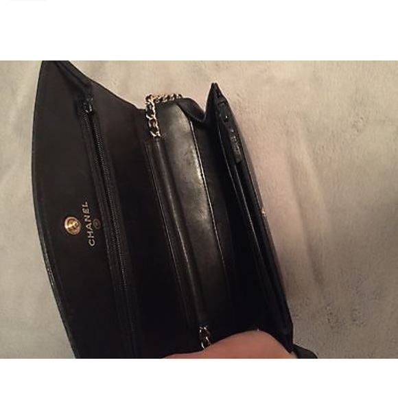 Auth CHANEL Black Caviar Skin Wallet on Chain - Picture 4 of 6