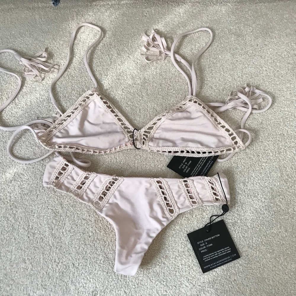 Brand new acacia set