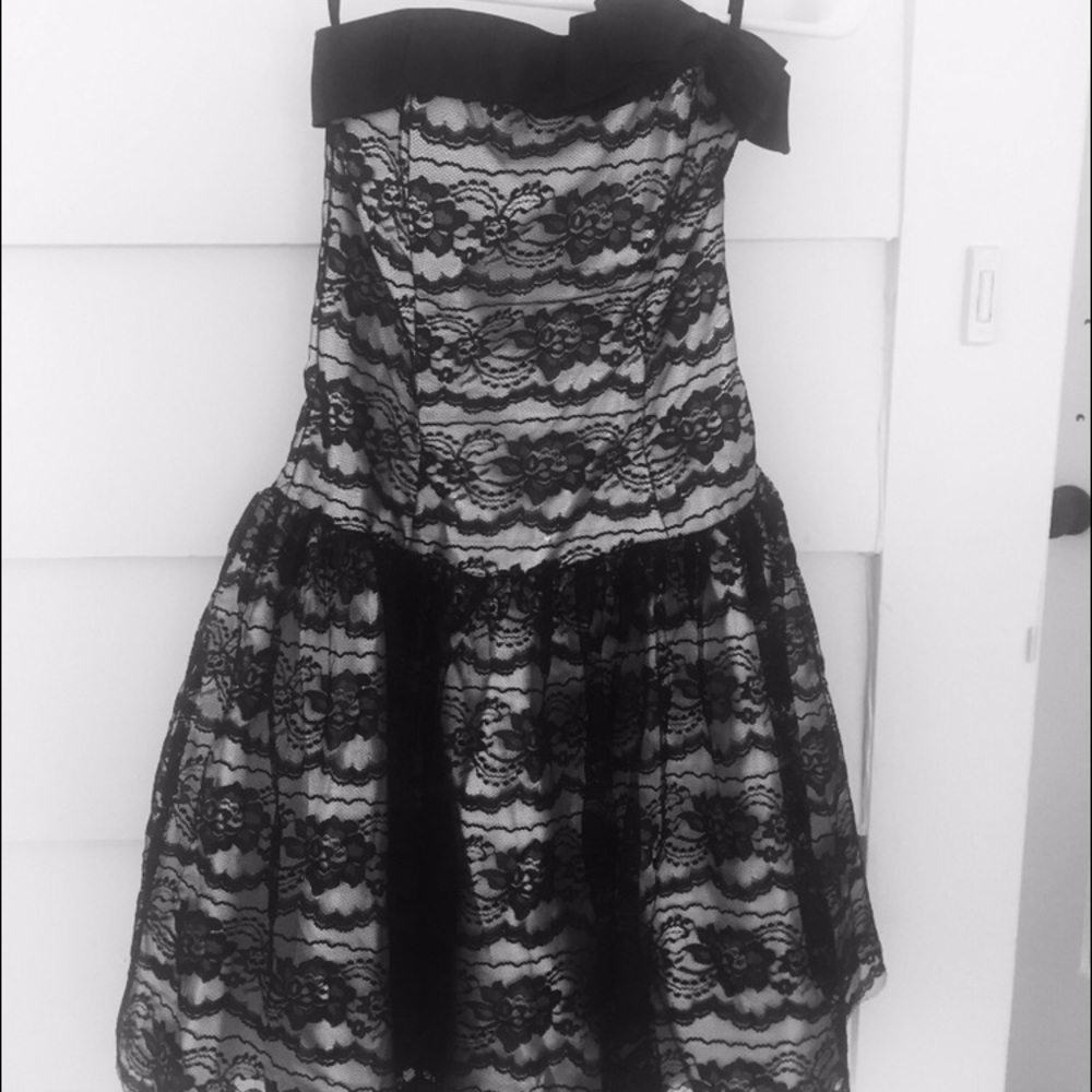 Jessica for Guinne Sax formal strapless lace dress