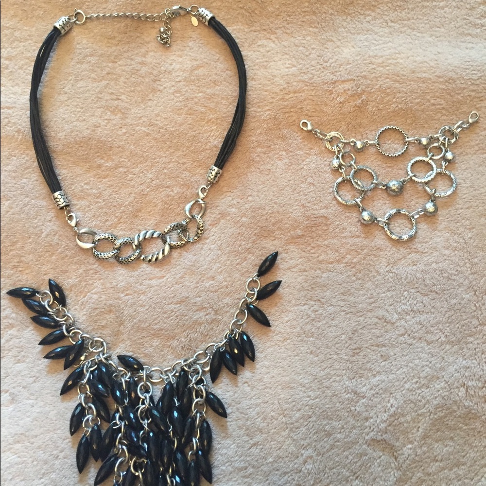 PREMIER DESIGNS interchangeable choker necklace.
