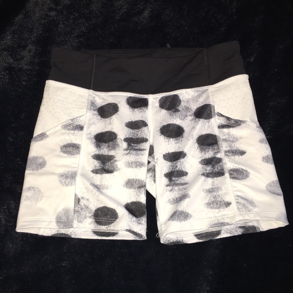 Lululemon Running Short sz 6
