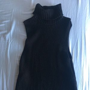 Sleeveless turtleneck sweater