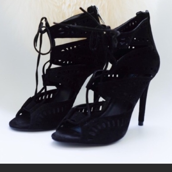 SOLD. ⬇️ ZARA BEAUTIFUL SUEDE HEELS - Picture 2 of 8