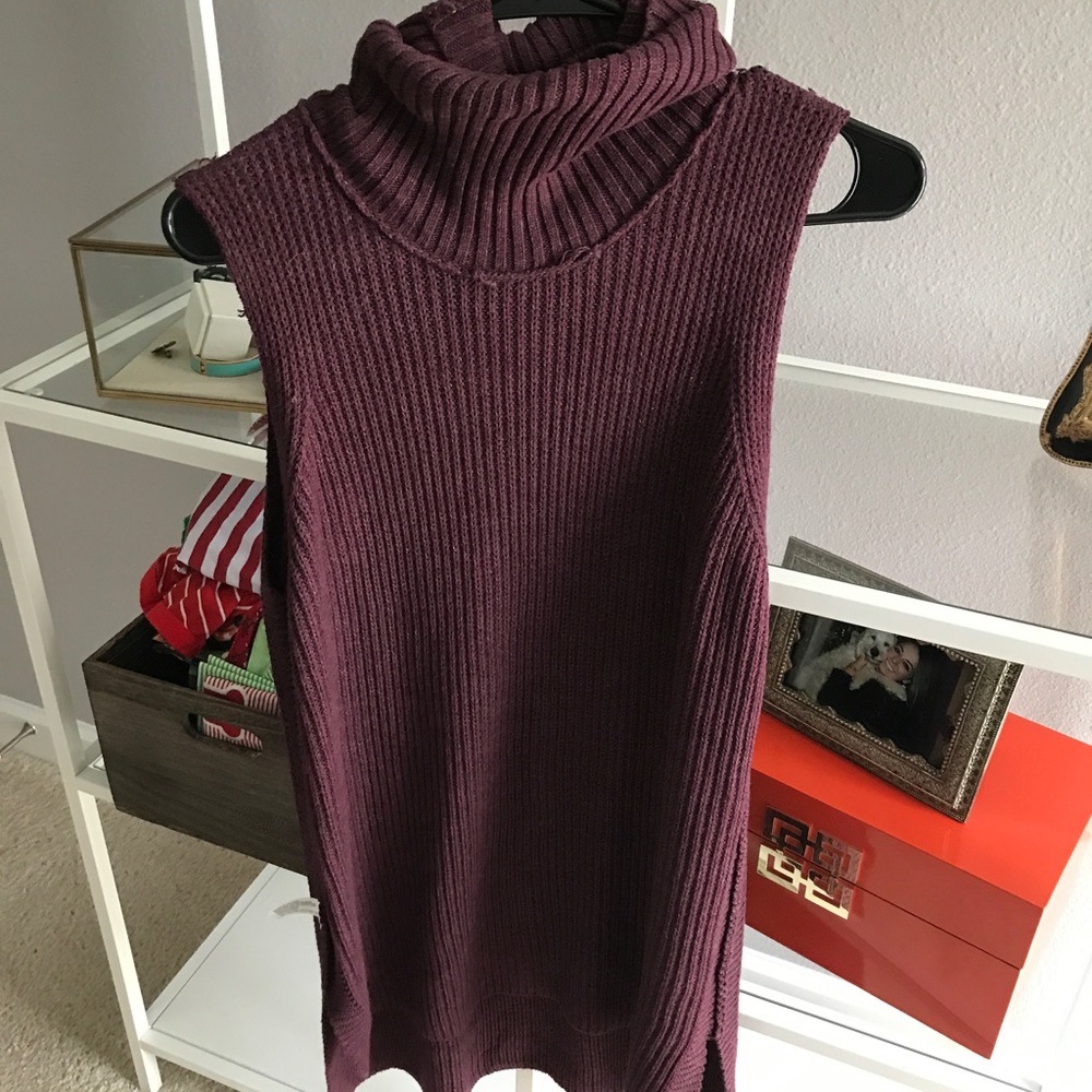 Sleevless turtle neck