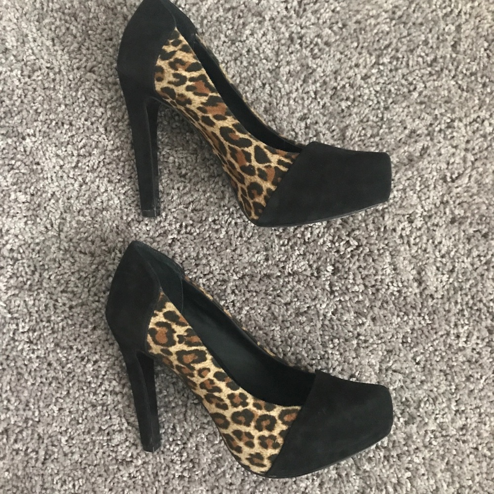 BCBG GENERATION Black and Leopard Print Heels