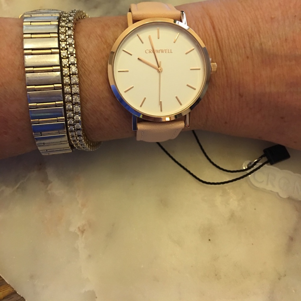 Cromwell wristwatch watch, 38mm NWT leather strap