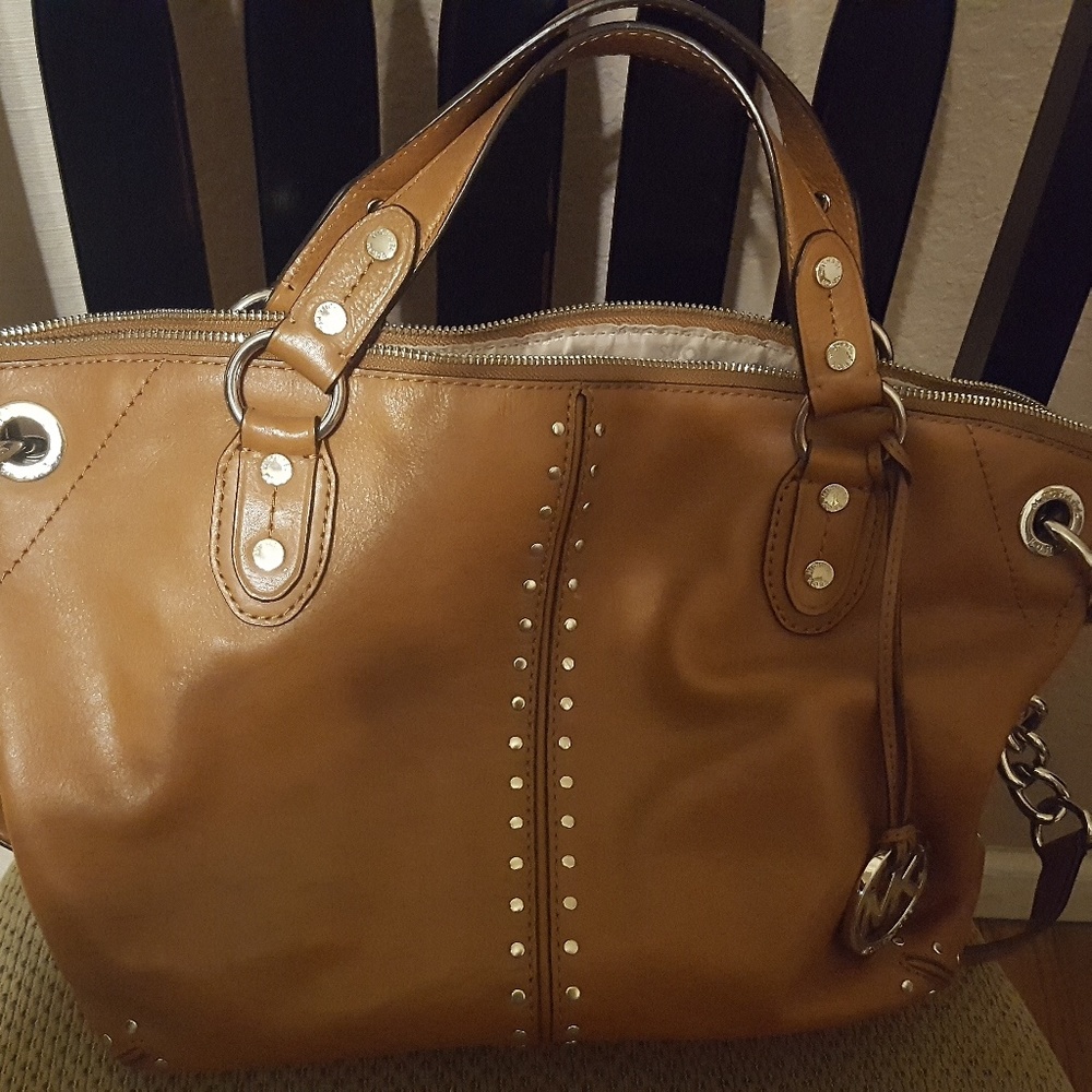 MKs Handbag w/ matching wallet