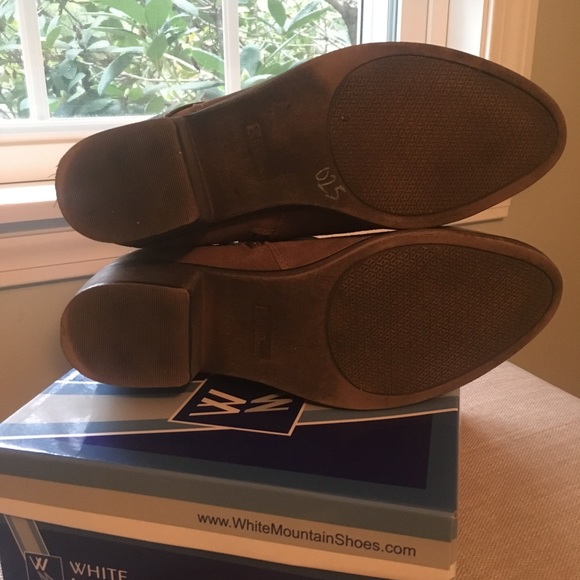 Brown booties with buckle - Picture 2 of 4