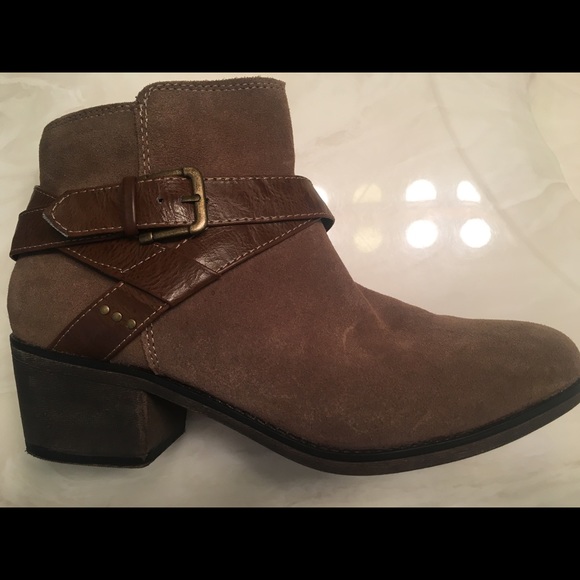 Brown booties with buckle - Picture 4 of 4