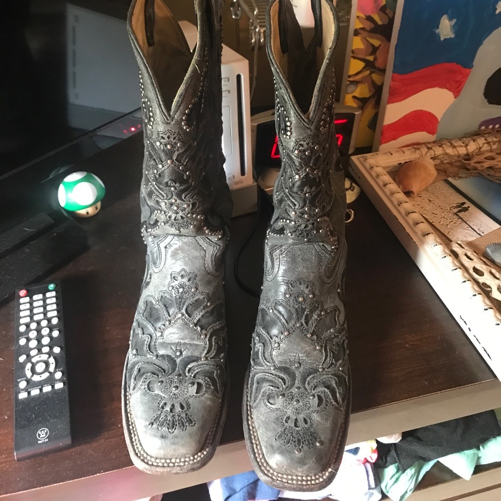 Square toe women’s corral boots