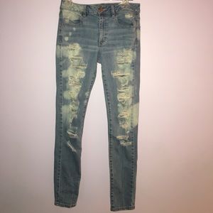 LIKE NEW Distressed AE Jeans 💕