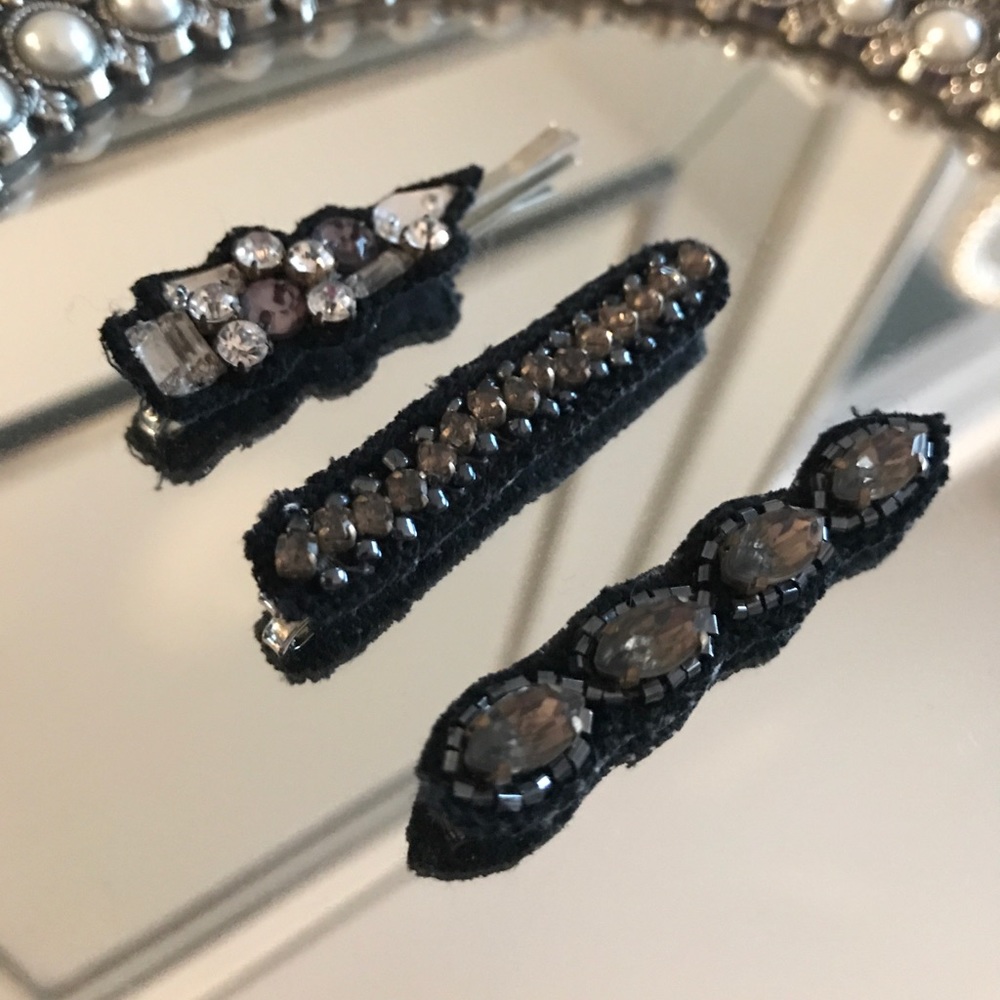 3 black Loft hair pins
