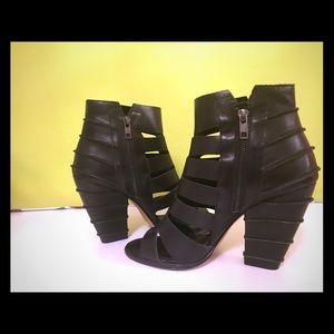 Steve Madden Cruizz Strappy Peep Toe Sandal