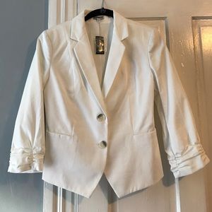 Express White Rouched Sleeve Blazer. Size 6. Express White Rouched Sleeve Blazer. Size 6.