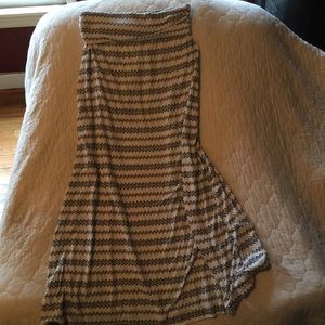 Black and White Chevron Maxi Skirt! Size small