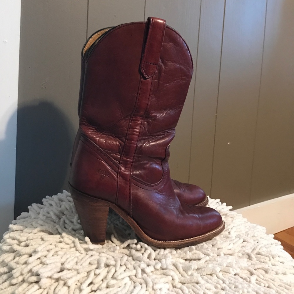 In great shape vintage FRYE Boots!
