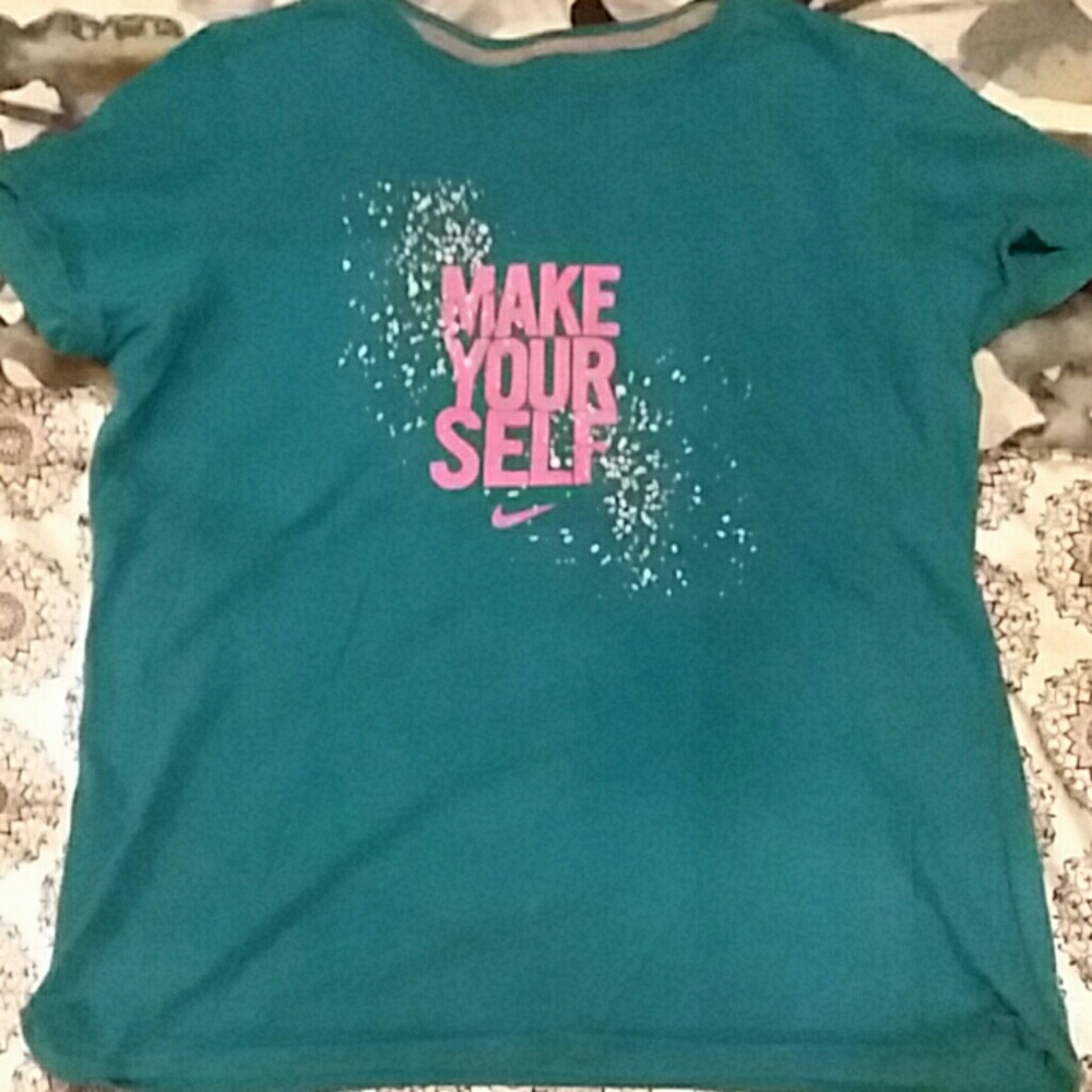 Womans short sleeve shirt