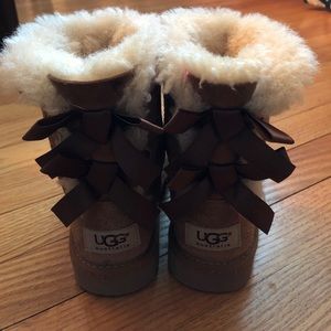 Ugg Bailey boots toddler size 10