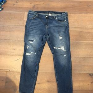 Distressed skinny jeans