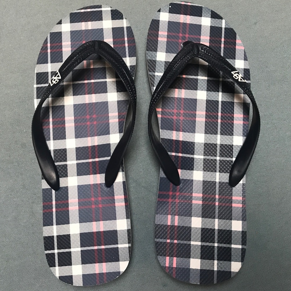 NWOT Men's Plaid Flip Flops